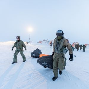 DRDC tests Arctic survival kits for military aircraft with Allies
